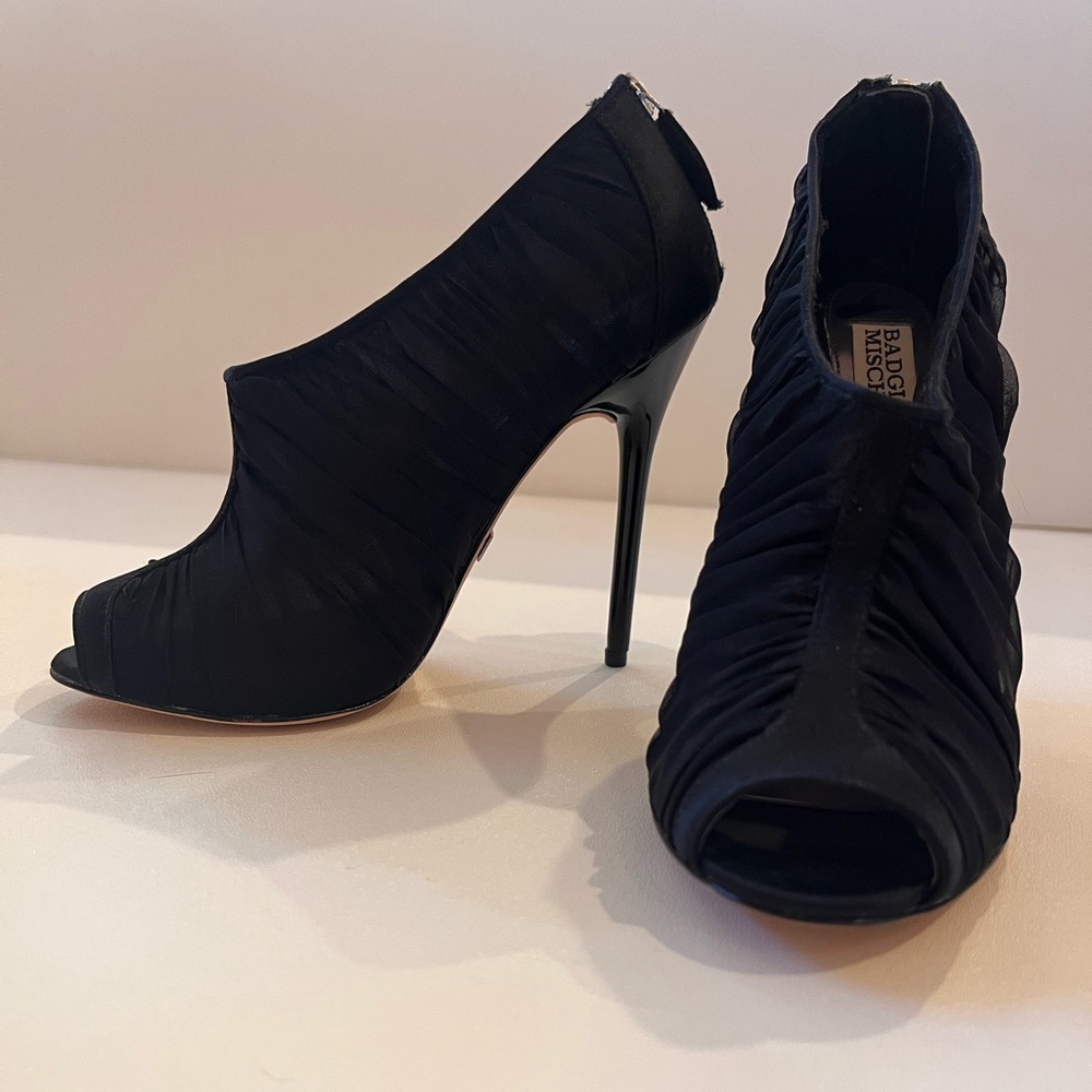 Brand new Badgley Mischka Sz 7 Black Heel